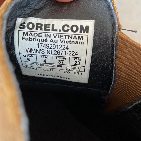 Sorel Boots - Picture 2 of 3